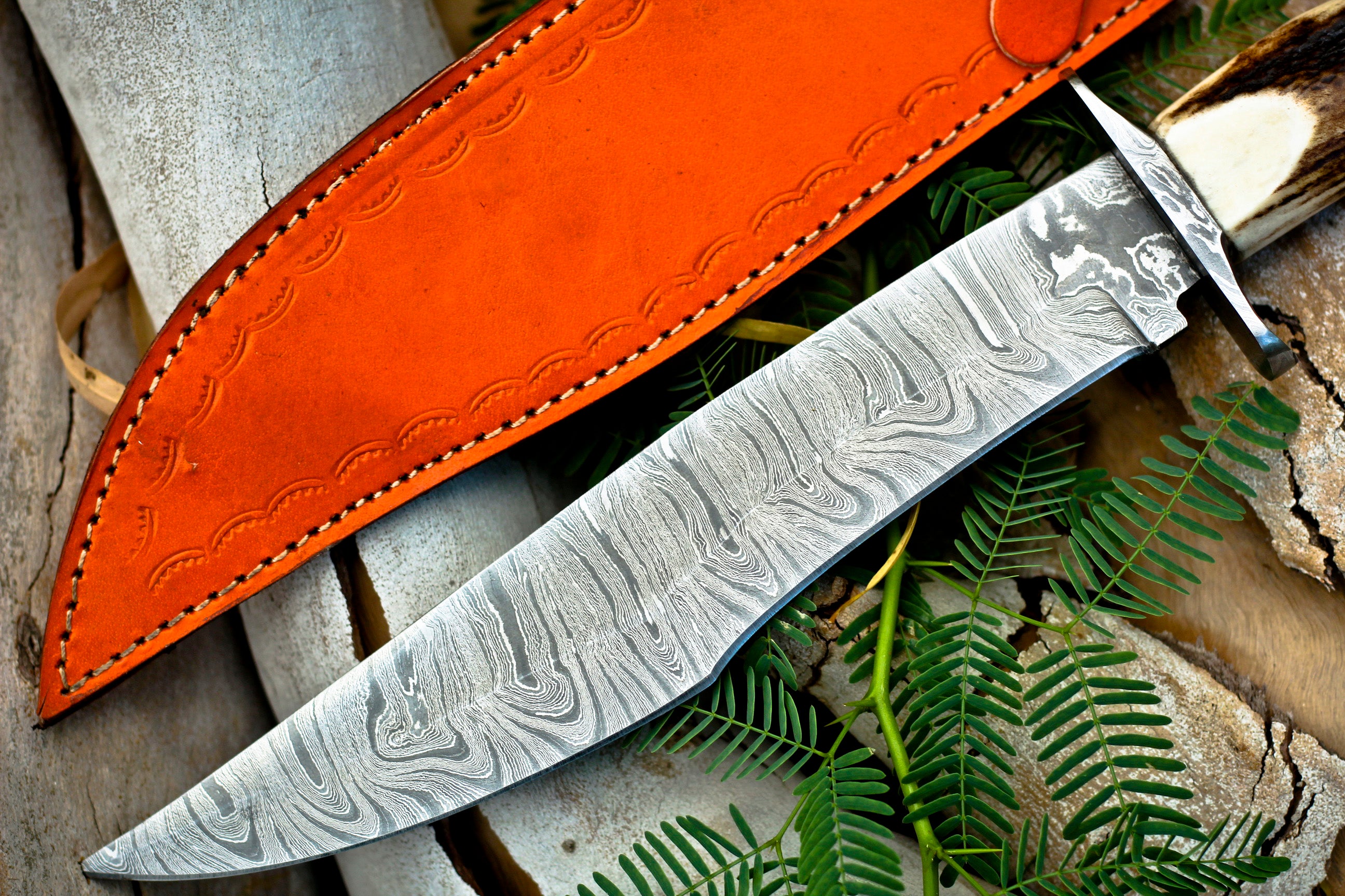 <h3>HANDMADE FORGED DAMASCUS Steel Hunting Bowie Rambo Knife Deer Stag Crown Handle</h3>