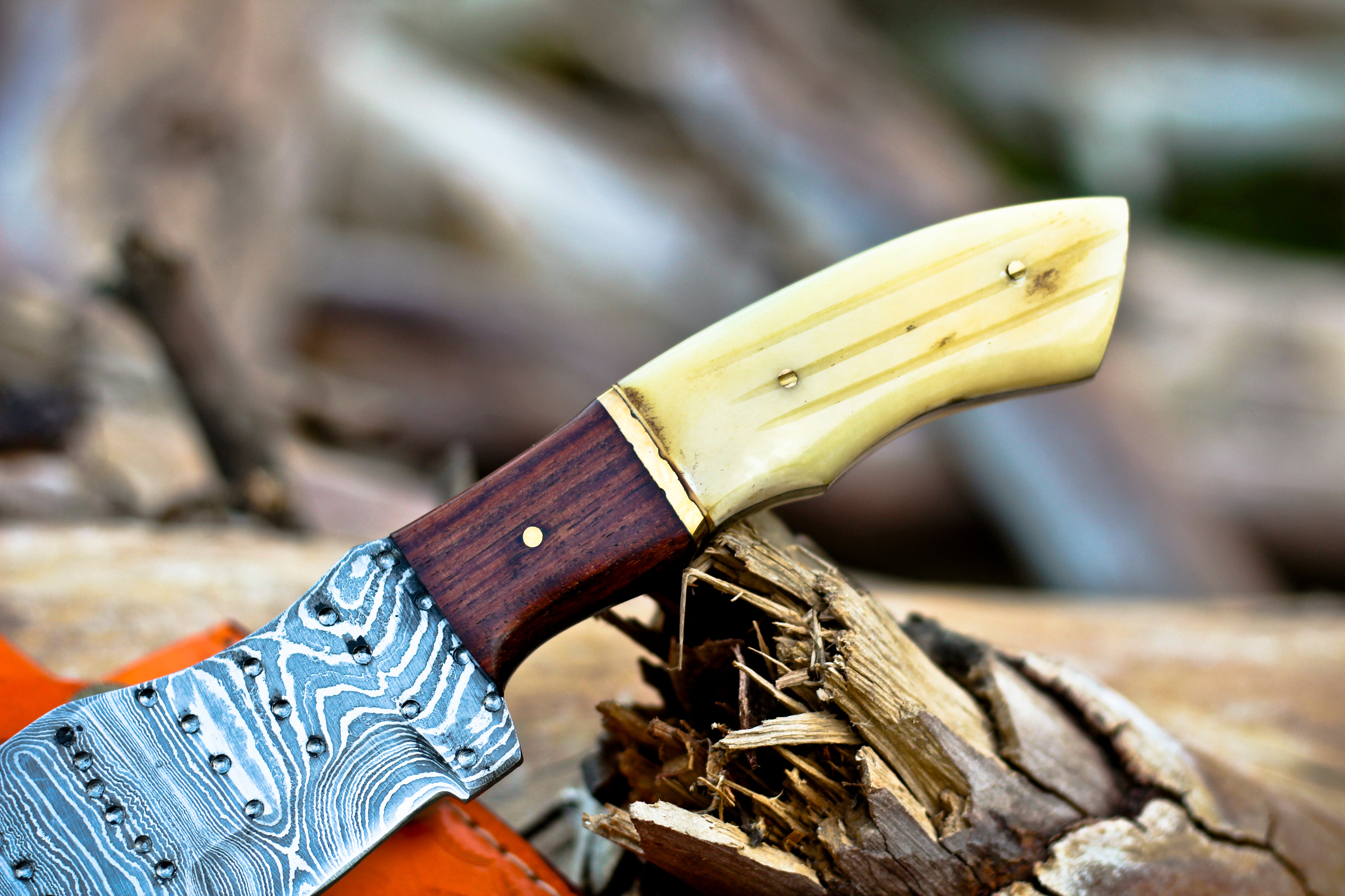 <h3>HANDMADE FORGED DAMASCUS BUSHCRAFT TRACKER KNIFE FULL TANG - Stag Antler _ Wood Handle</h3>
