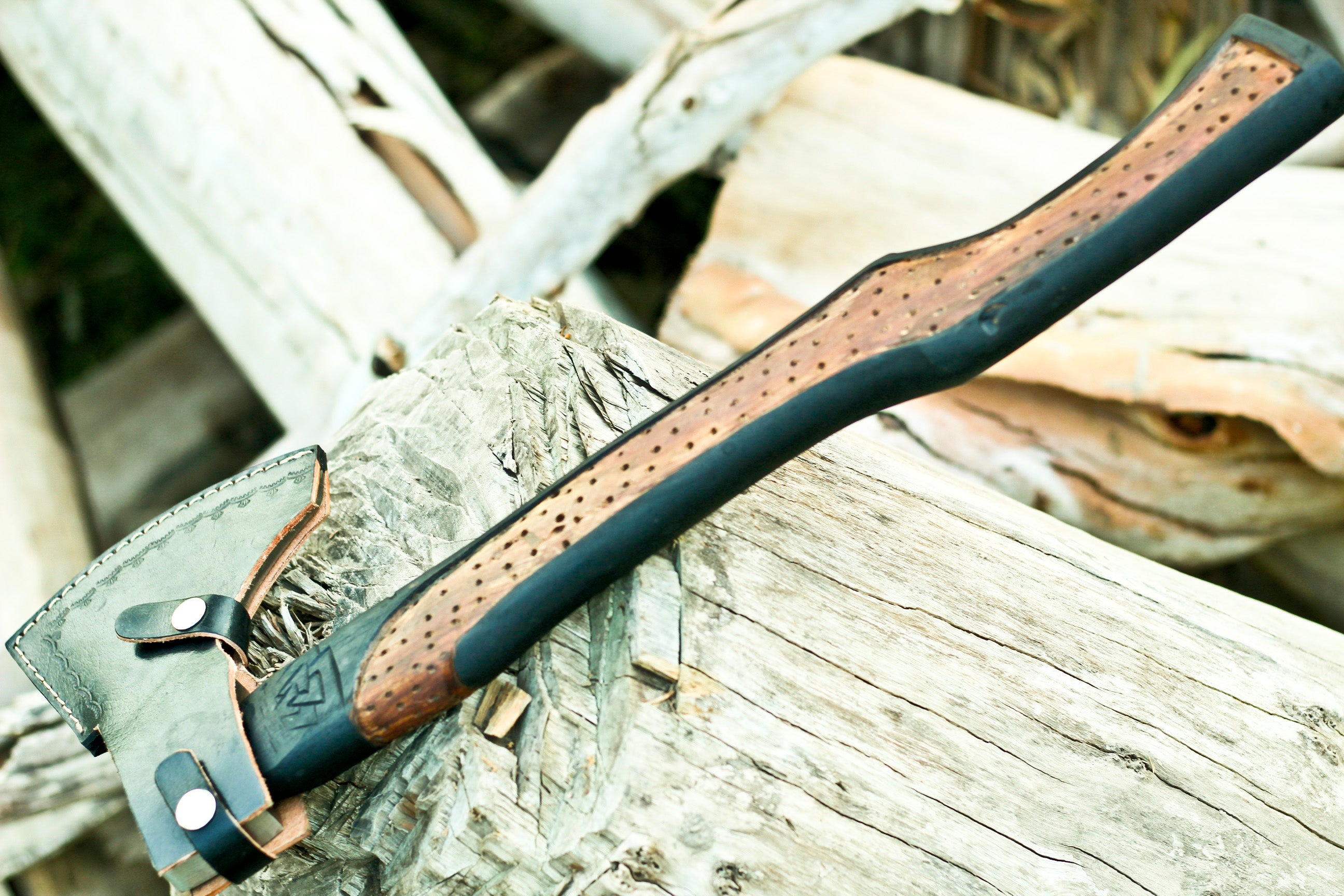 <h3>Handmade High Carbon Steel Tomahawk Axe Integral Viking Collectible Olive Wood W leather Wrap</h3>