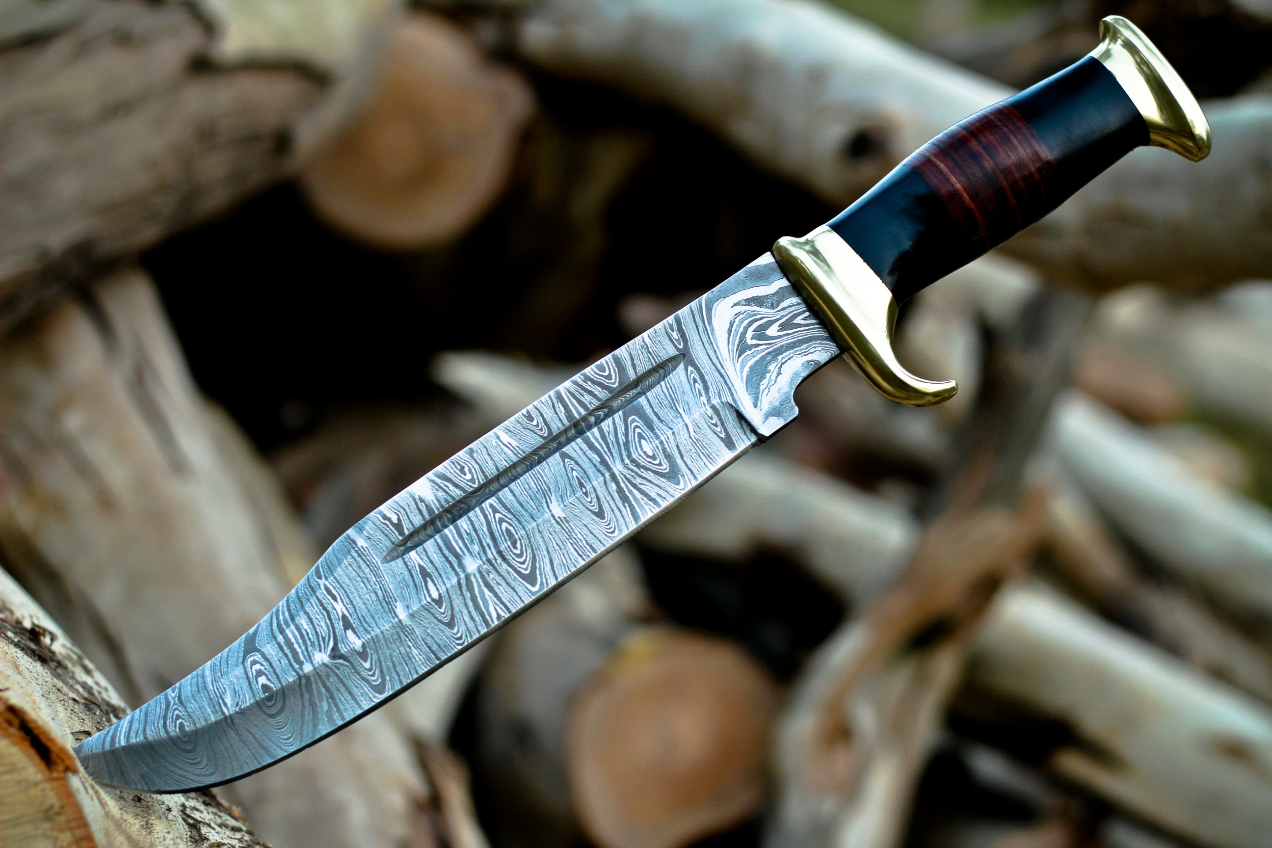 <h3>HANDMADE FORGED DAMASCUS Steel Hunting Bowie Rambo Knife Bull Horn _ Leather</h3>