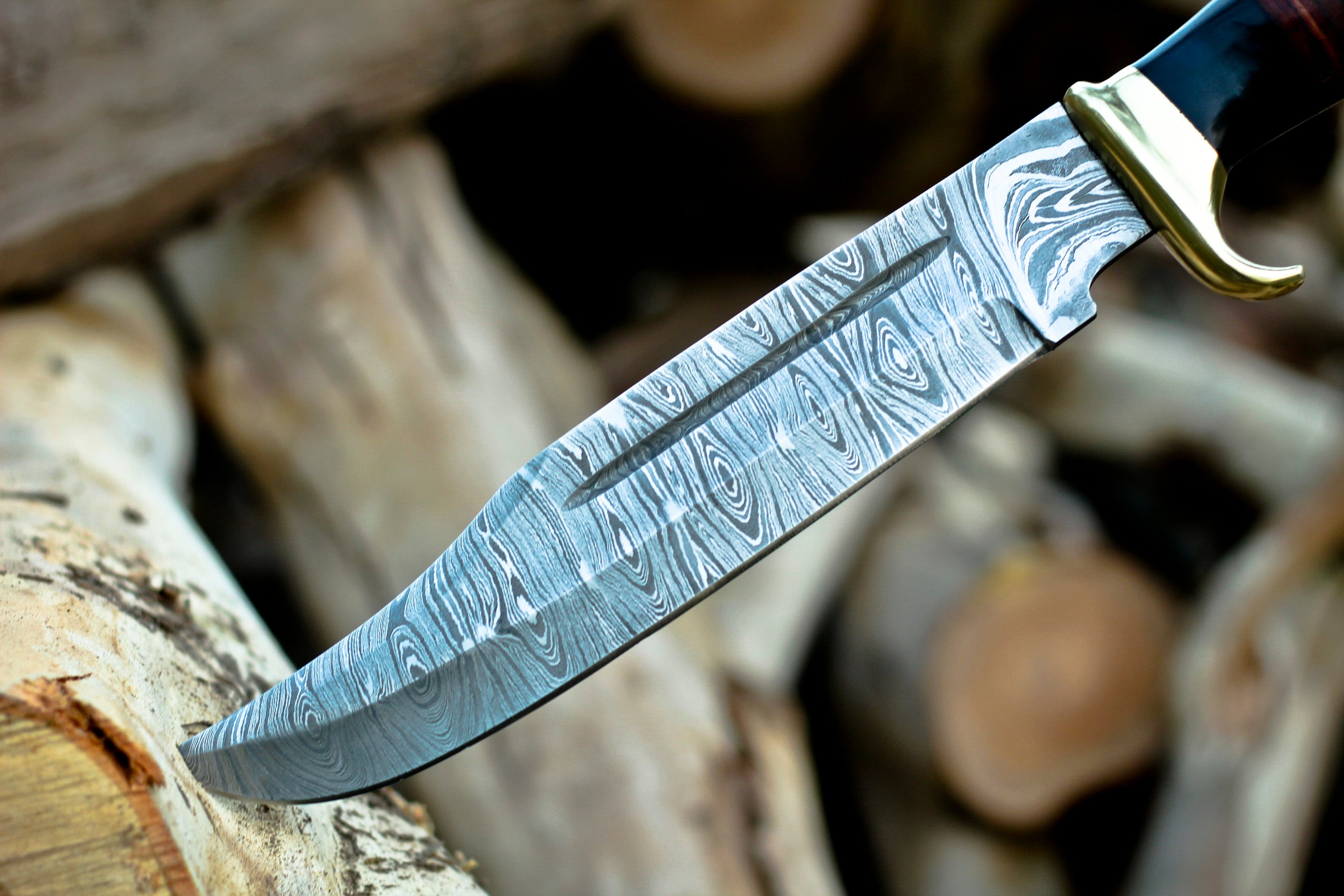 <h3>HANDMADE FORGED DAMASCUS Steel Hunting Bowie Rambo Knife Bull Horn _ Leather</h3>