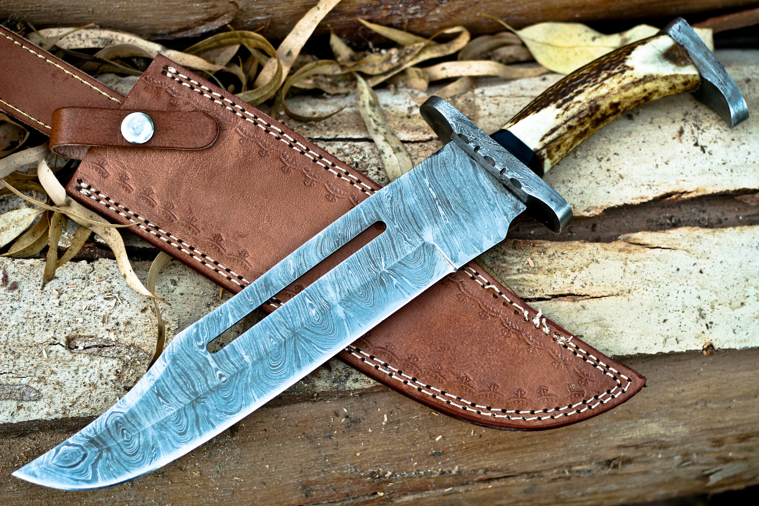 <h3>HANDMADE FORGED DAMASCUS Steel Hunting Bowie Rambo Knife Deer Stag Antler EDC</h3>