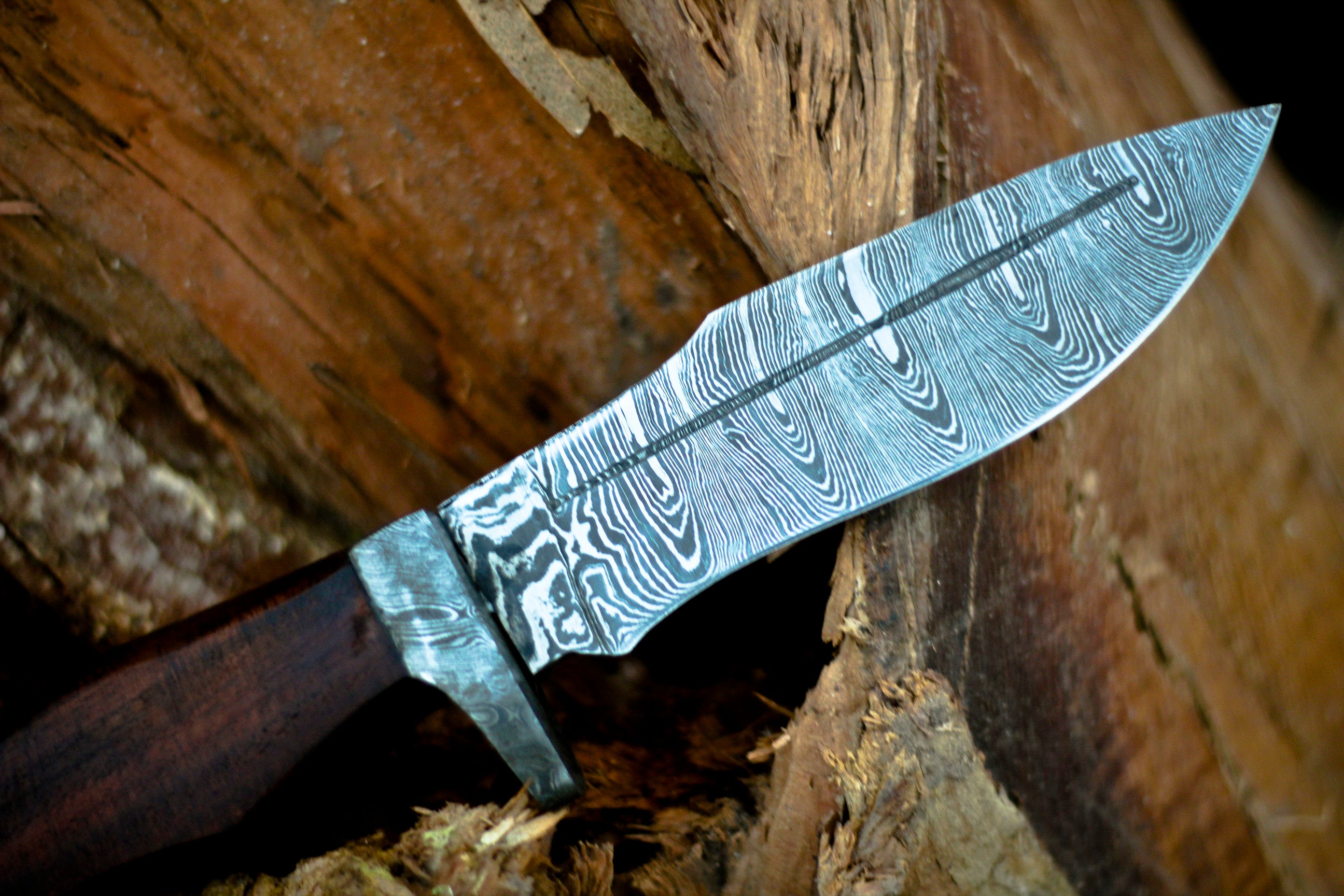 <h3>Handmade Damascus Steel Hunting Knife With Rose Wood Handle</h3>