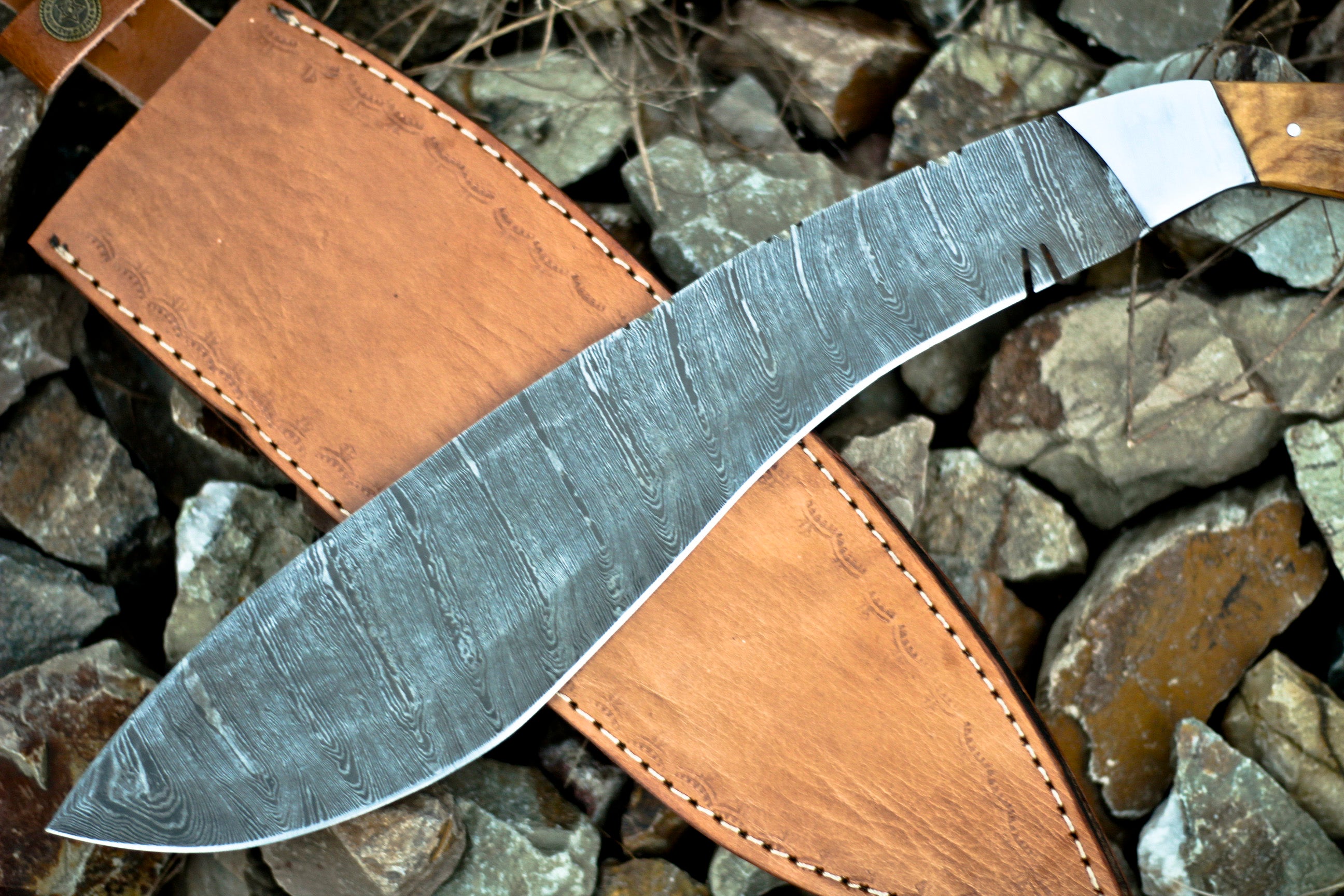 <h3>Handmade Forged Damascus Steel Hunting Bushcraft Kukri Knife Survival EDC 12”With Olive Wood _ Stag Handle WH</h3>