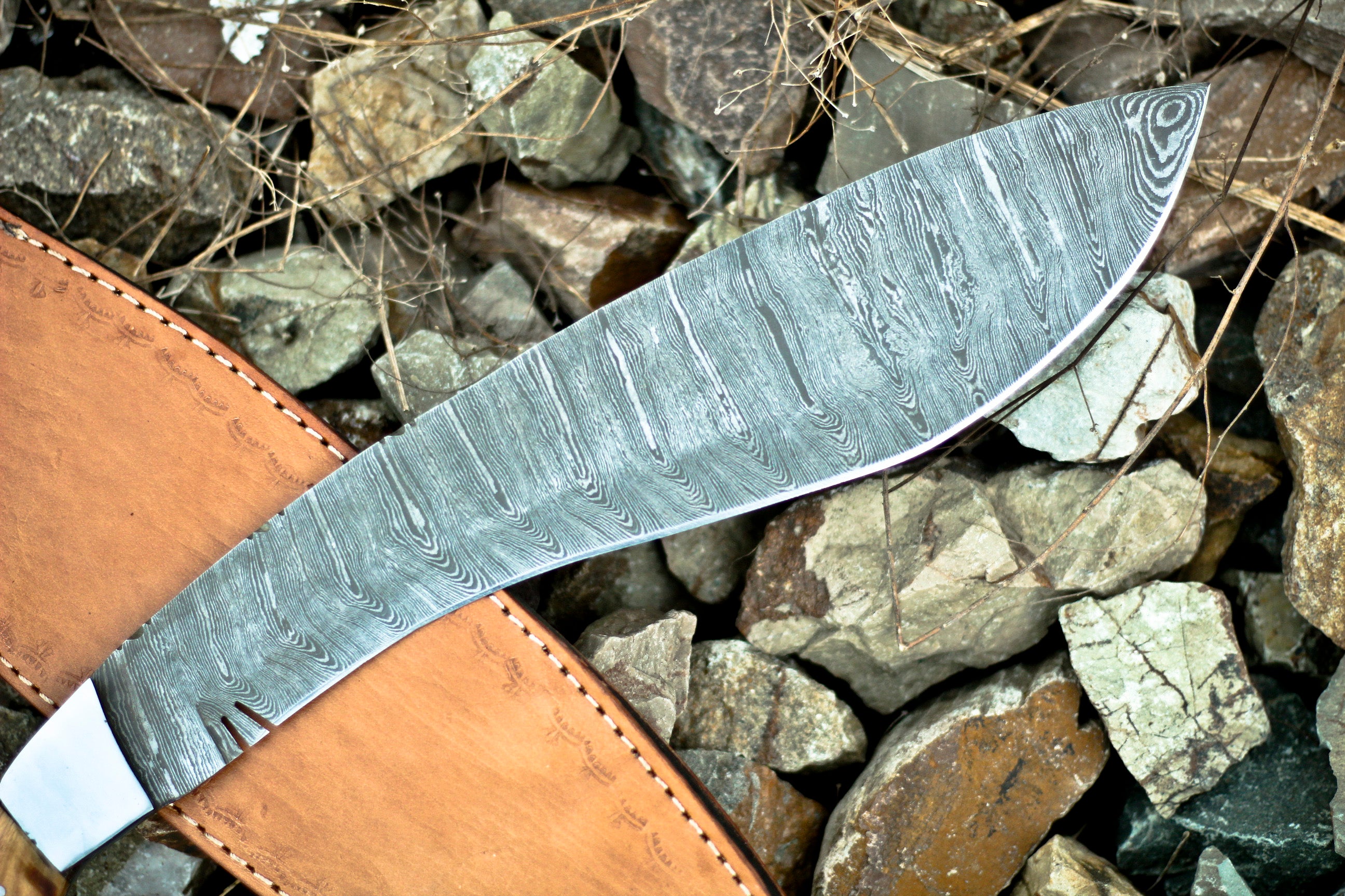 <h3>Handmade Forged Damascus Steel Hunting Bushcraft Kukri Knife Survival EDC 12”With Olive Wood _ Stag Handle WH</h3>