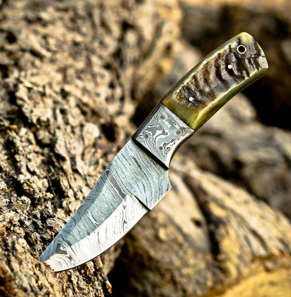 <h3>Hand Forged Damascus Steel Full Tang Skinner Knife - Ram Horn Handle _ Damascus Bolster</h3>