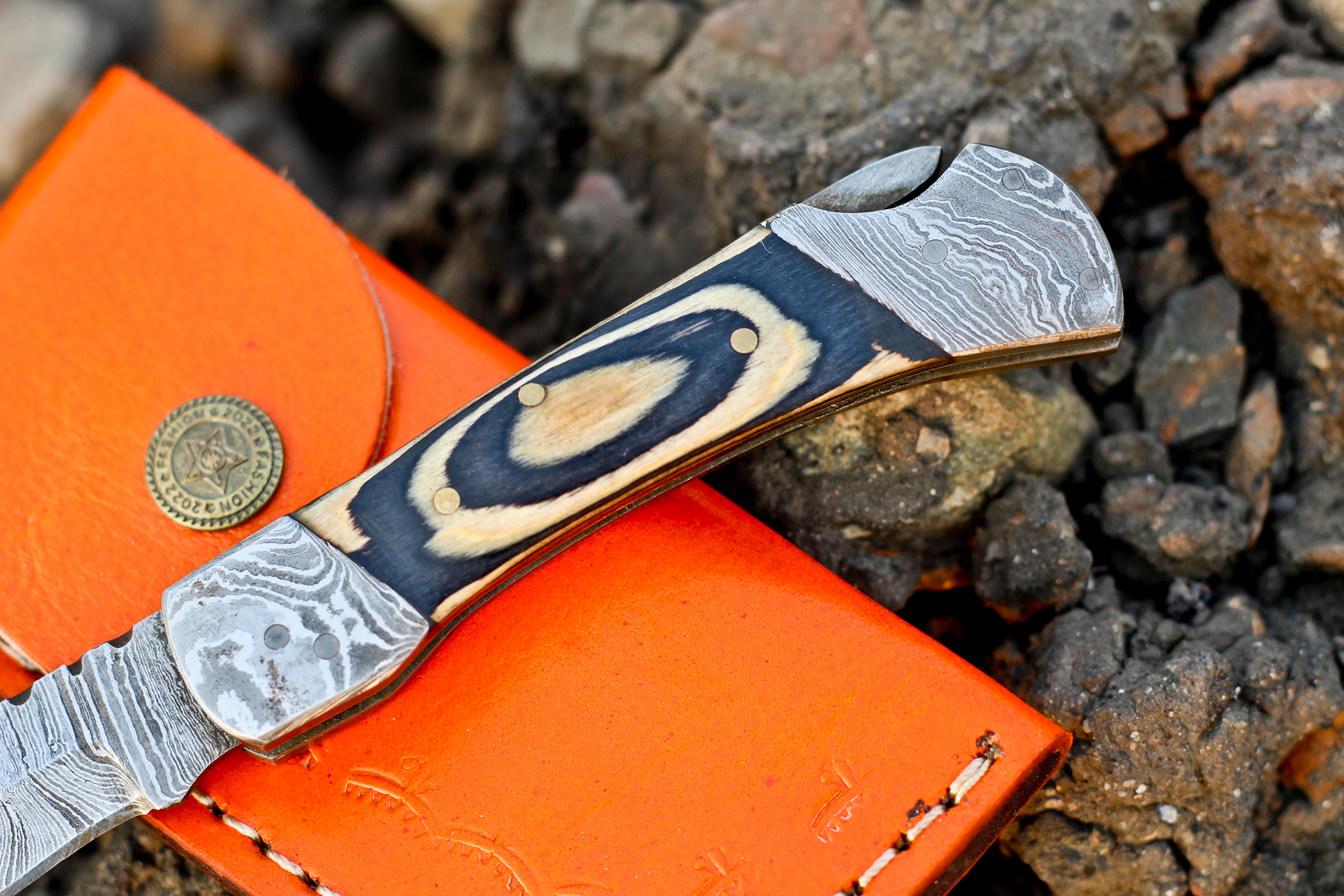 <h3>Handmade Damascus Steel Pocket Knife Pakka Wood Handle Folding Knife</h3>