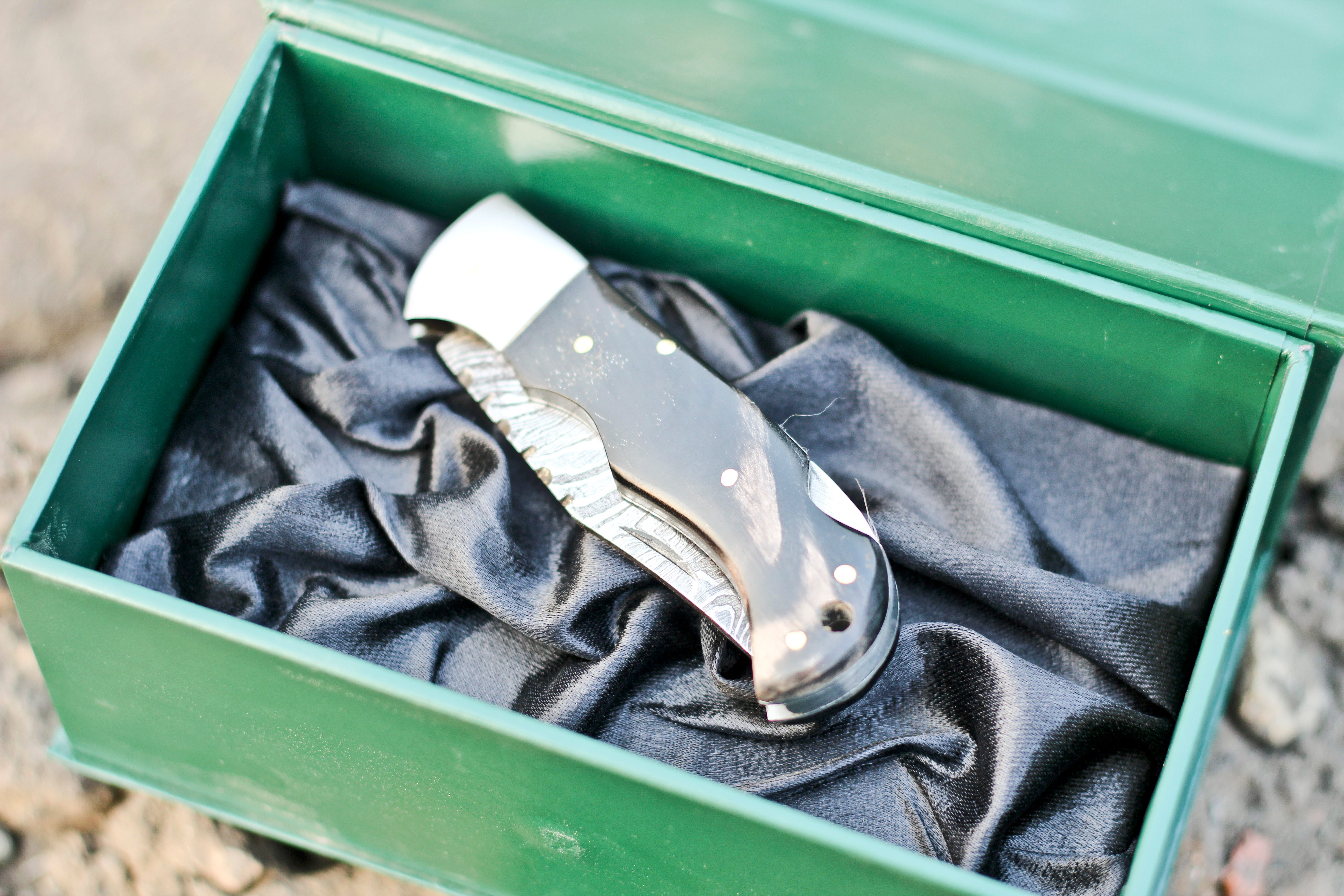 <h3>Handmade Damascus Folding Knife with Pocket Clip - 6.5_ Back Lock Folding Knife Bull Horn Handle - Camping Knife</h3>
