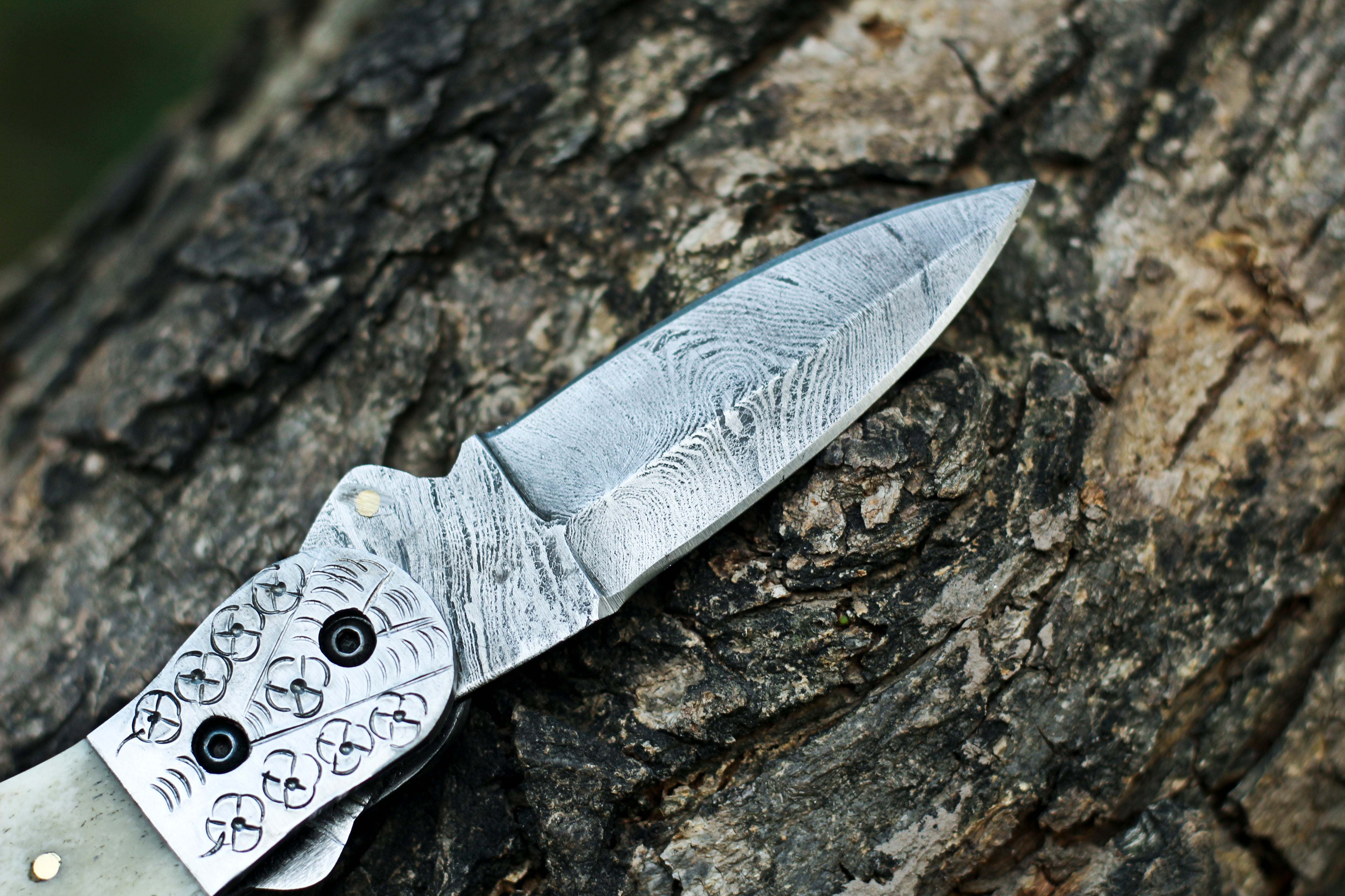 <h3>Handmade Damascus Steel Hunting Pocket Knife Camping Folding Blade With Camel Bone Handle</h3>