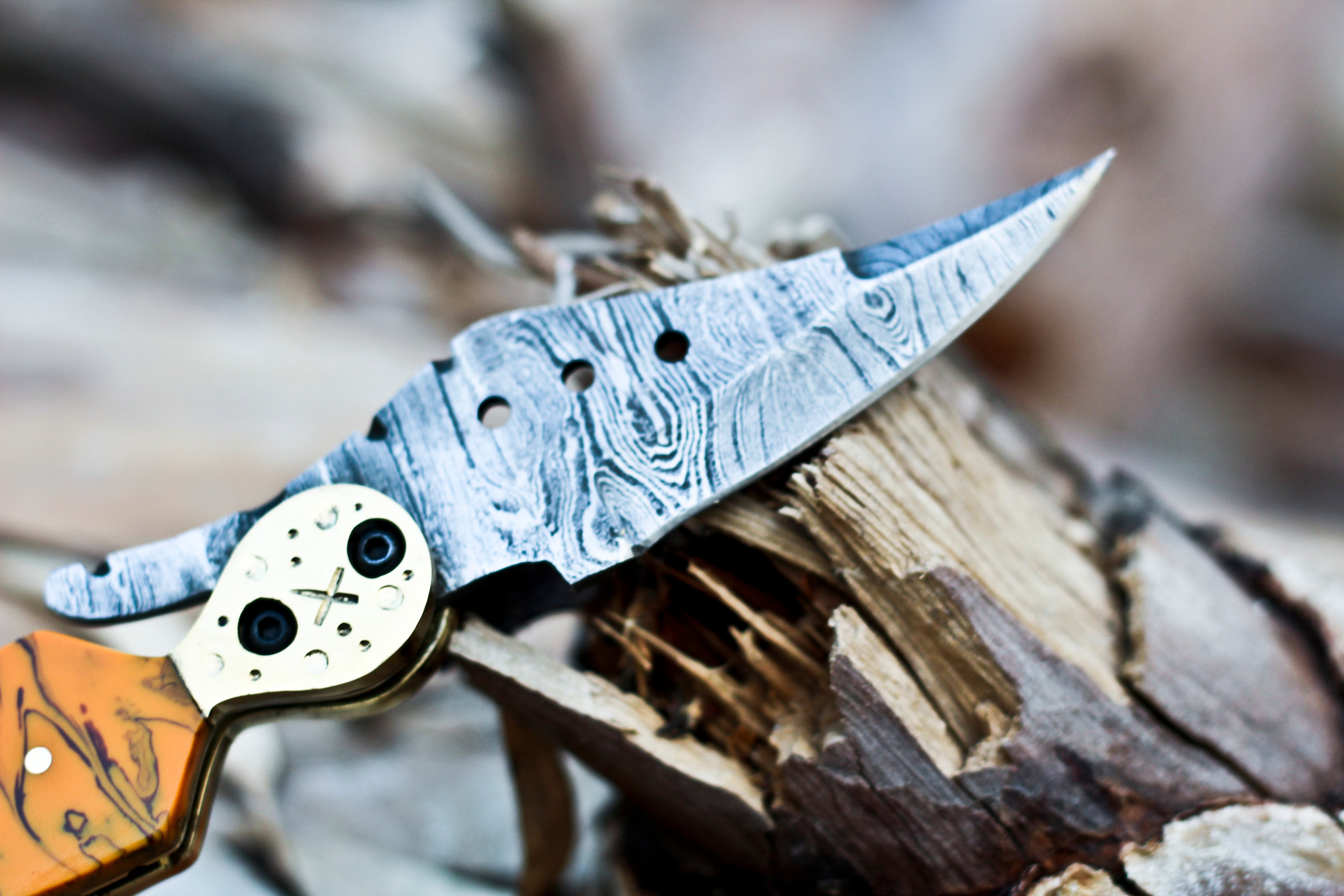 <h3>Custom Handmade Damascus Steel Pocket Knife Folding Blade With Resin Handle</h3>