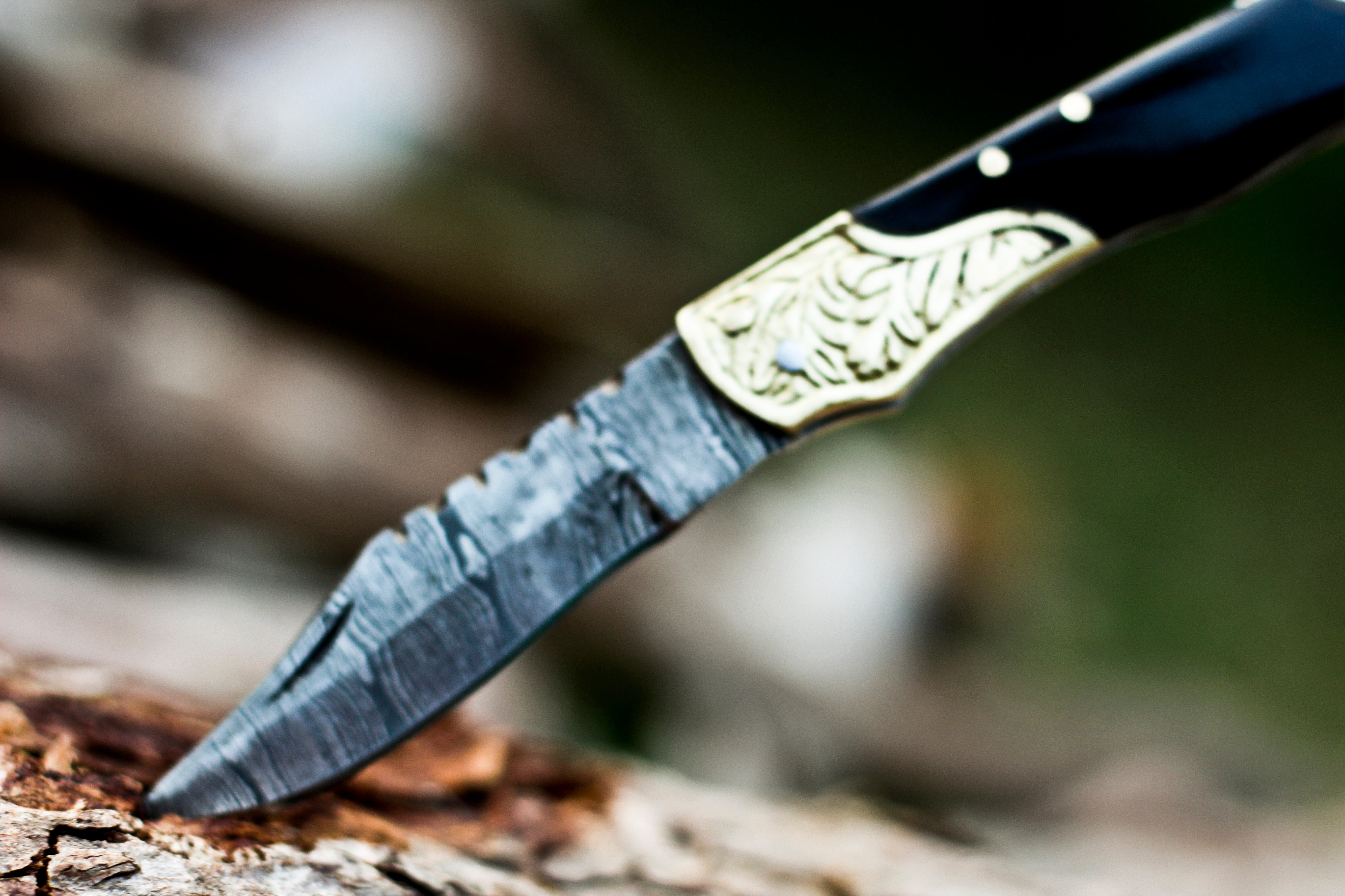<h3>Custom Hand Forged Damascus Steel Hunting Folding Knife With Brass Bolster _ Bull Horn Handle</h3>