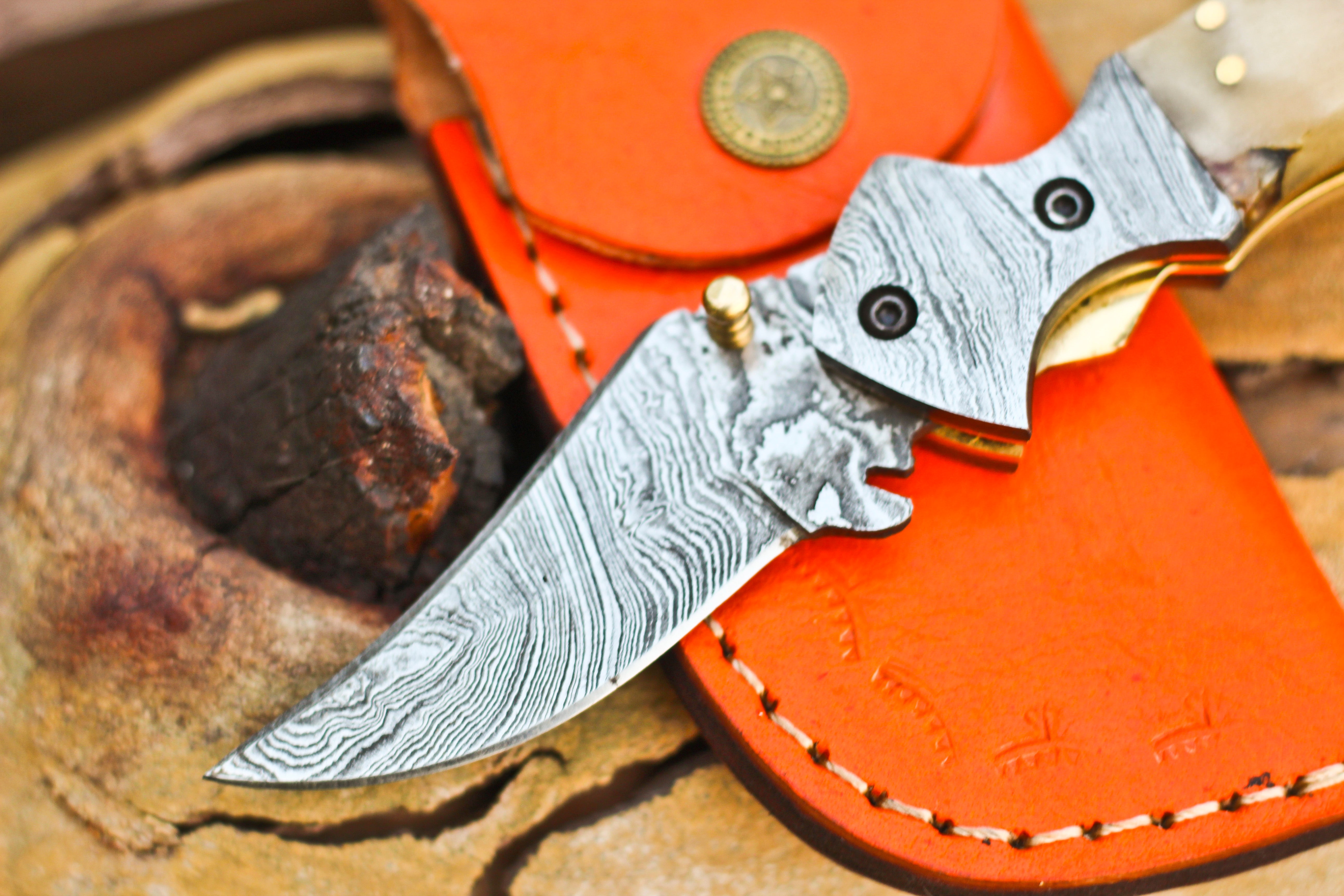 <h3>Handmade Forged Damascus Pocket Folding Knife - Ram Horn Handle - Damascus Bolster</h3>