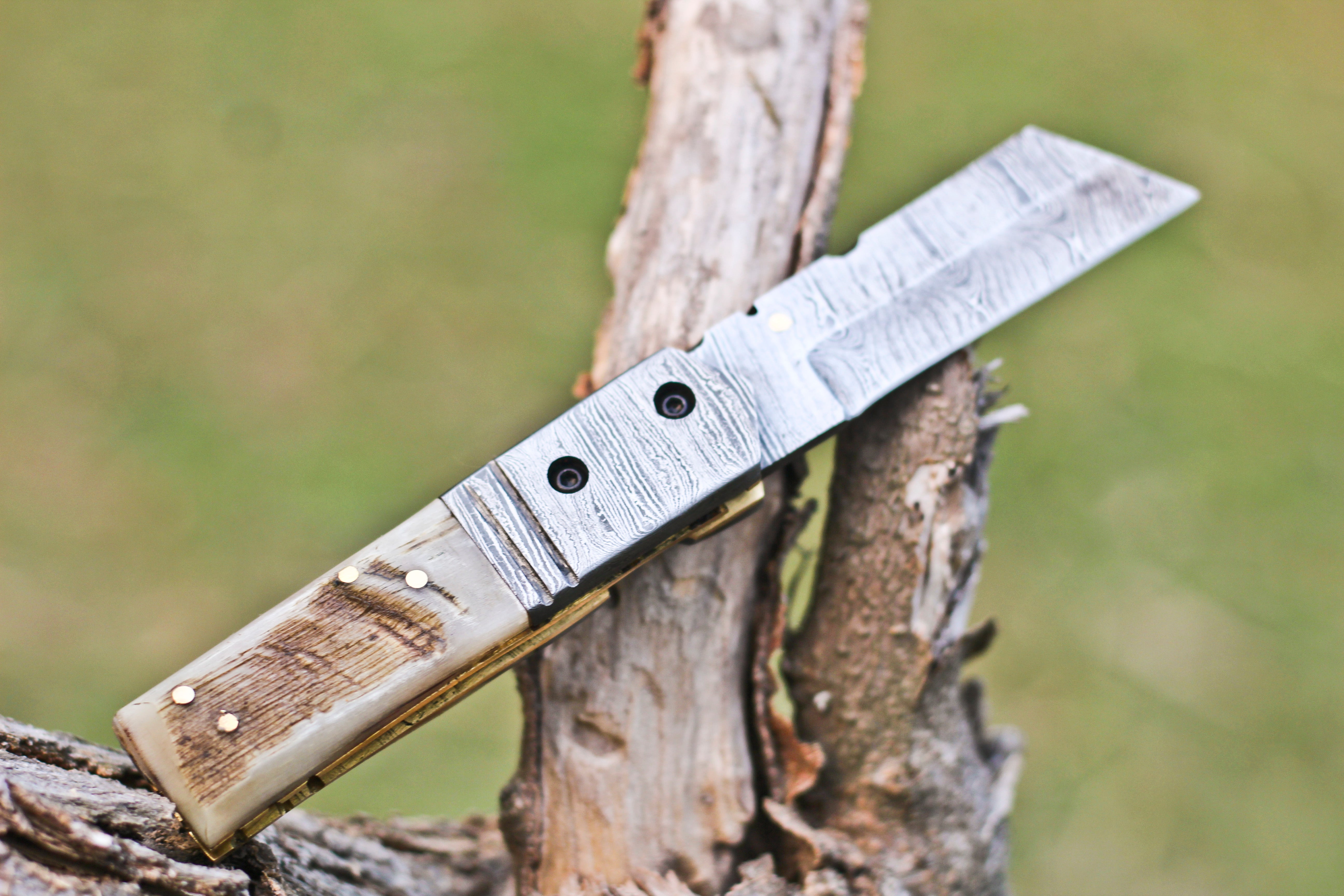<h3>Handmade Damascus Steel Hunting Pocket Knife Camping Folding Blade EDC With Ram Horn Handle</h3>
