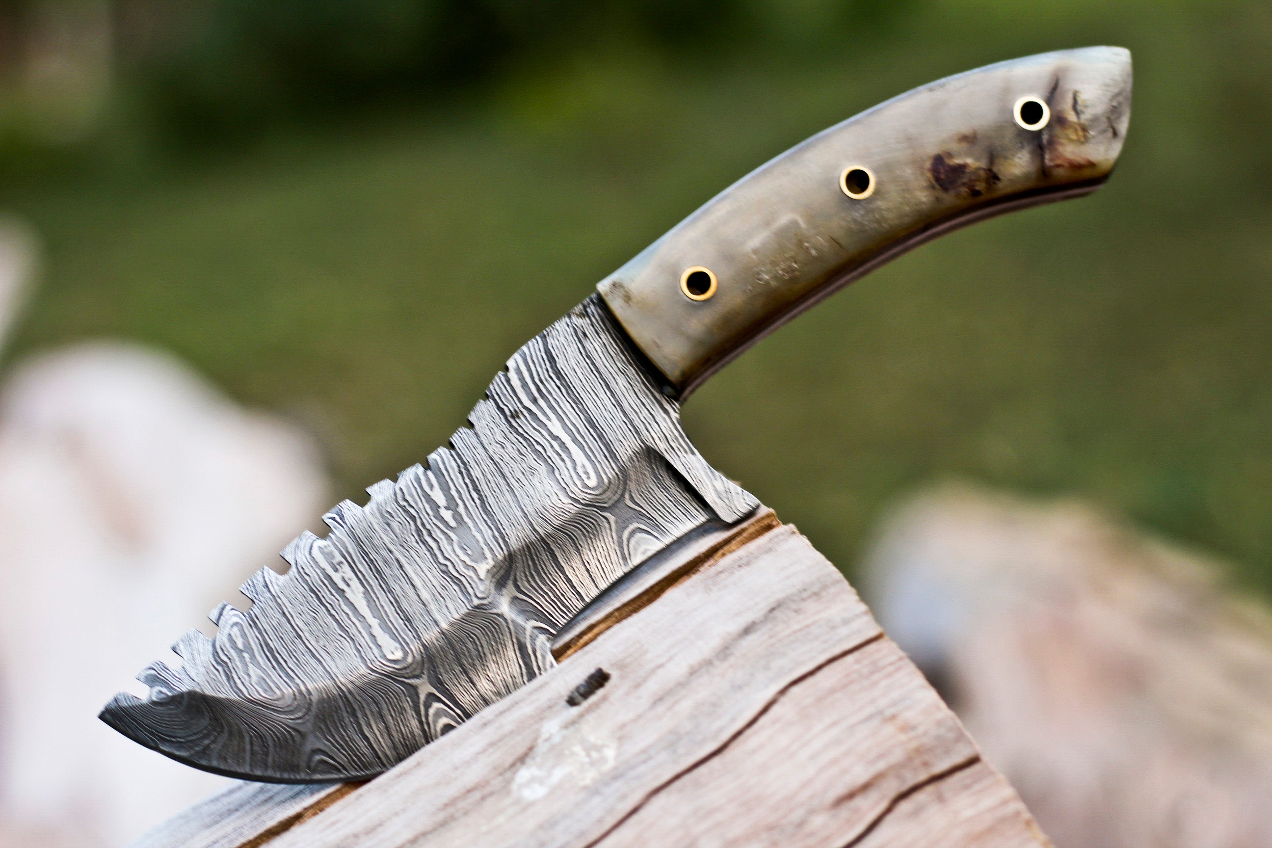 <h3>Custom Hand Made Forged Damascus Steel Tracker Hunting Camping Knife With Ram Horn Handle</h3>