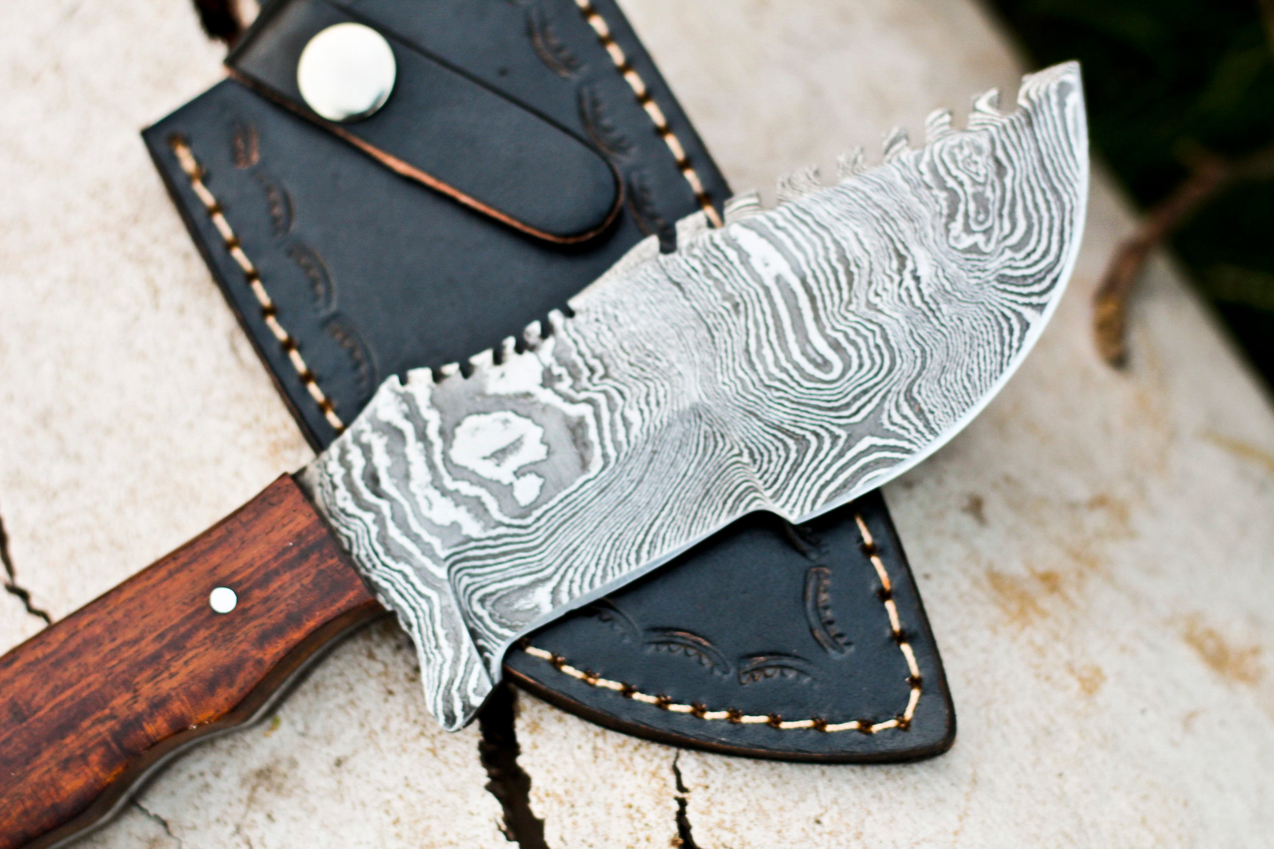 <h3>Tracker Knife - Hand Forged Damascus Steel Hunting Tracker Wood Handle</h3>