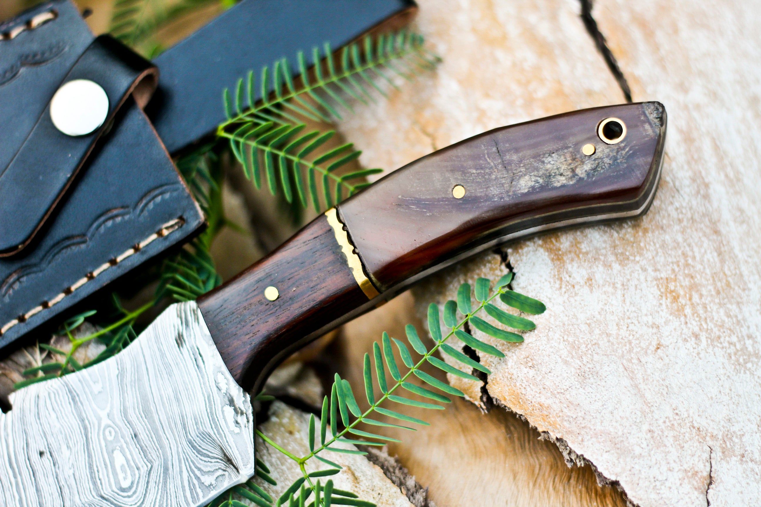 <h3>Handmade Damascus Steel Hunting Tracker Knife With Ram Horn _ Cocobolo Wood Handle</h3>