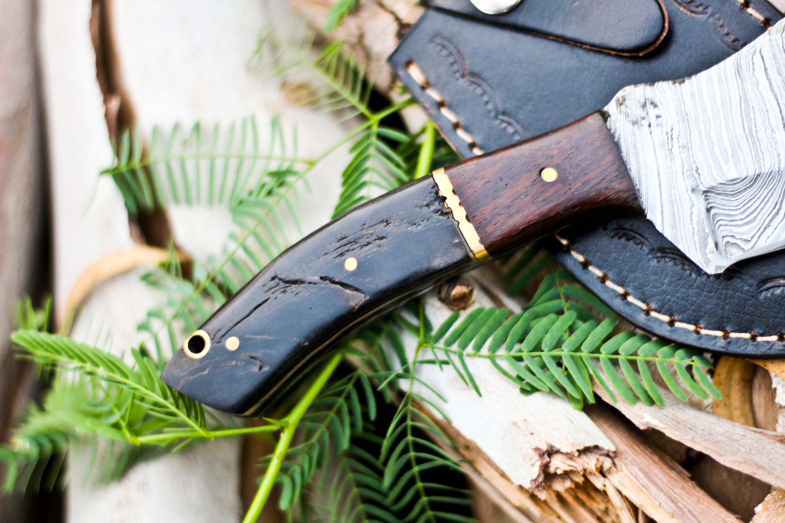 <h3>Handmade Damascus Steel Hunting Tracker Knife With Ram Horn _ Cocobolo Wood Handle</h3>