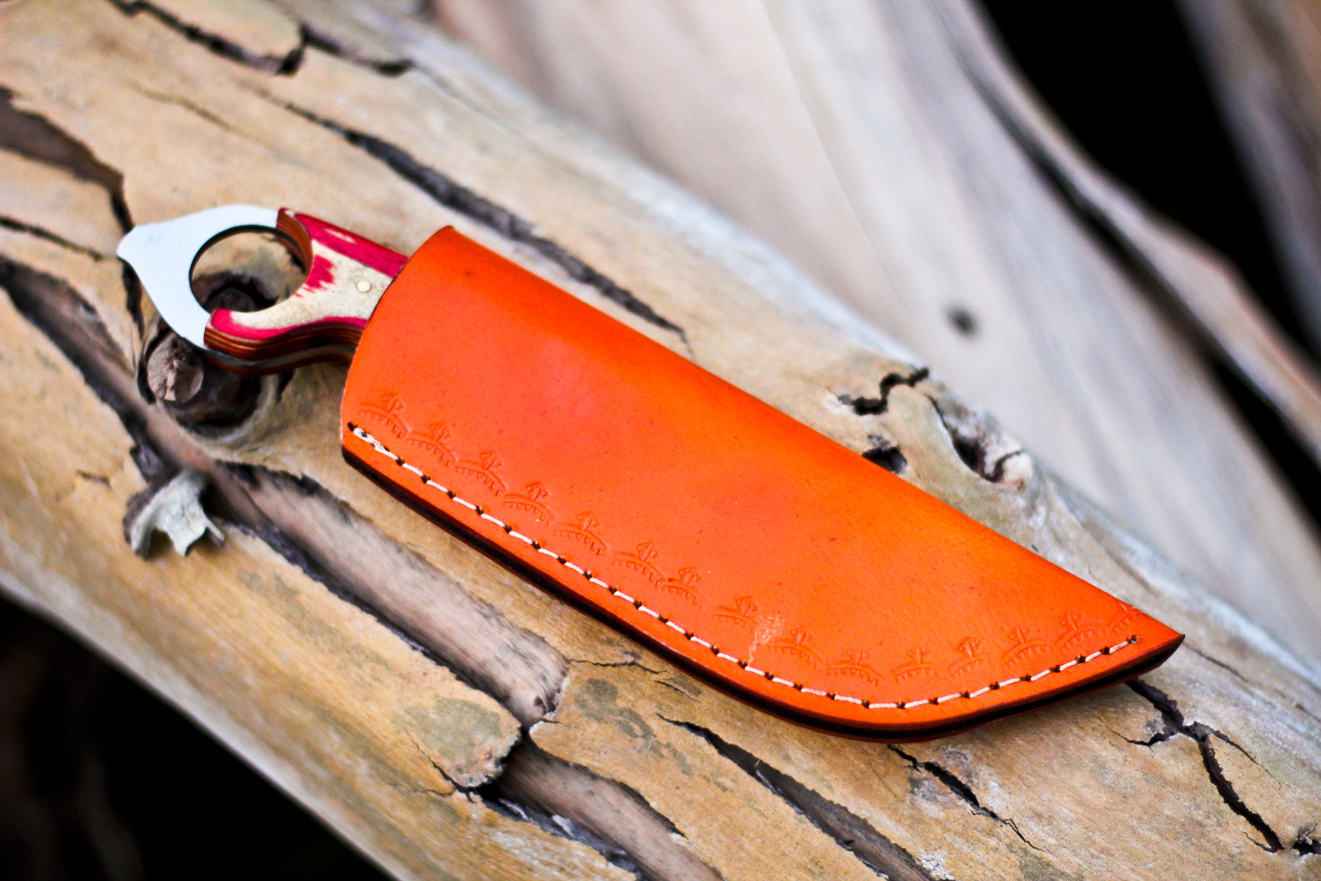<h3>Hand Forged D2 Steel Full Tang Skinner Knife - Gut Hook Knife - Stained Wood Handle</h3>