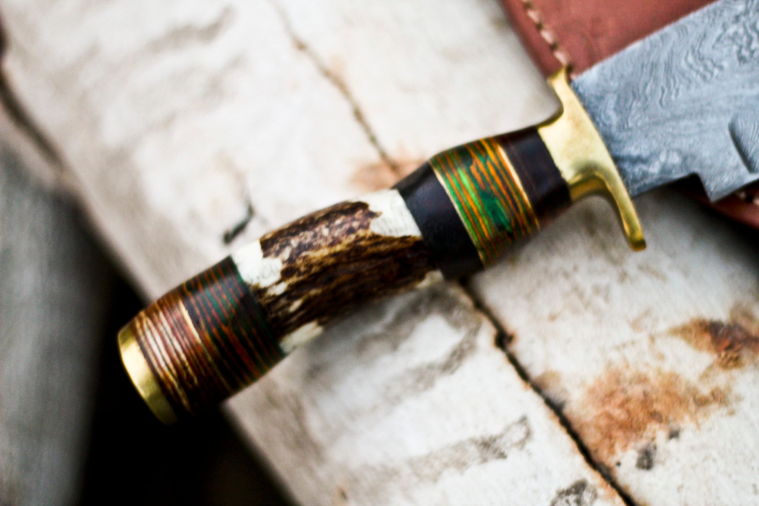 <h3>Handmade Damascus Steel Hunting Knife Stag Handle _ Brass Bolsters with Leather Sheath</h3>